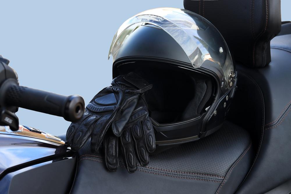 does motorcycle gear reduce injury severity